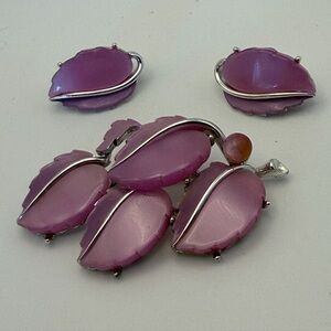 Vintage Lisner Pink/Mauve Thermoset Leaf Brooch and Earrings, Silver Tone Set
